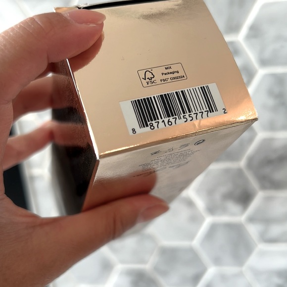 BNIB Estée Lauder RE-NUTRIV
Ultimate Diamond Transformative Serum 30ML - Picture 4 of 10